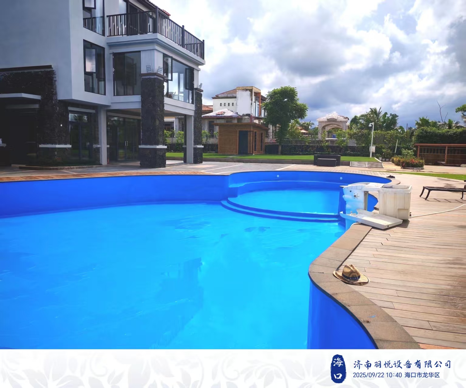 别墅游泳池.jpg