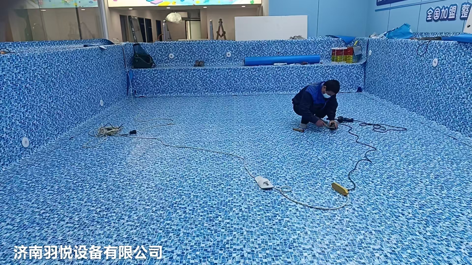 济宁泳池胶膜焊接.jpg