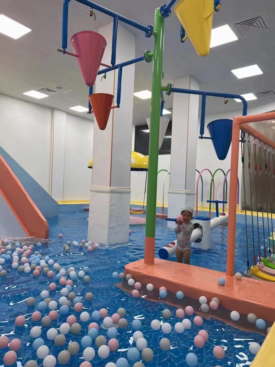 云南省文山市泳趣店